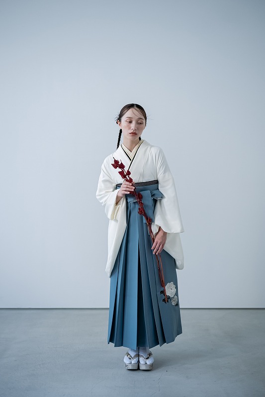 ※二尺袖：生成吉花文様着用