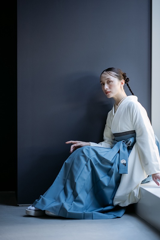 ※二尺袖：生成吉花文様着用